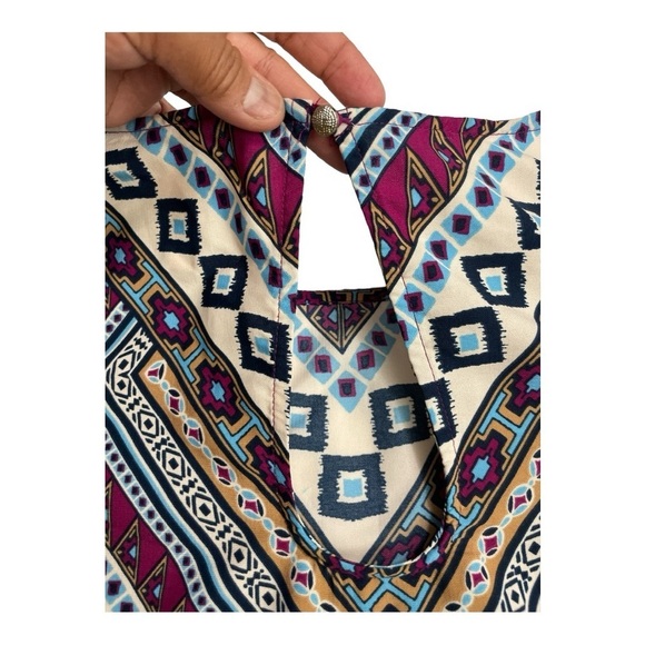 PINK OWL Geometric Tribal Blouse
Multicolor 3/4 Sleeve Scoop Neck Top size M - Picture 9 of 12